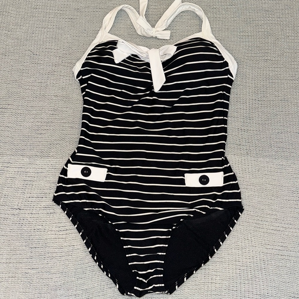 Jantzen swimsuit size 10. Beautiful detail